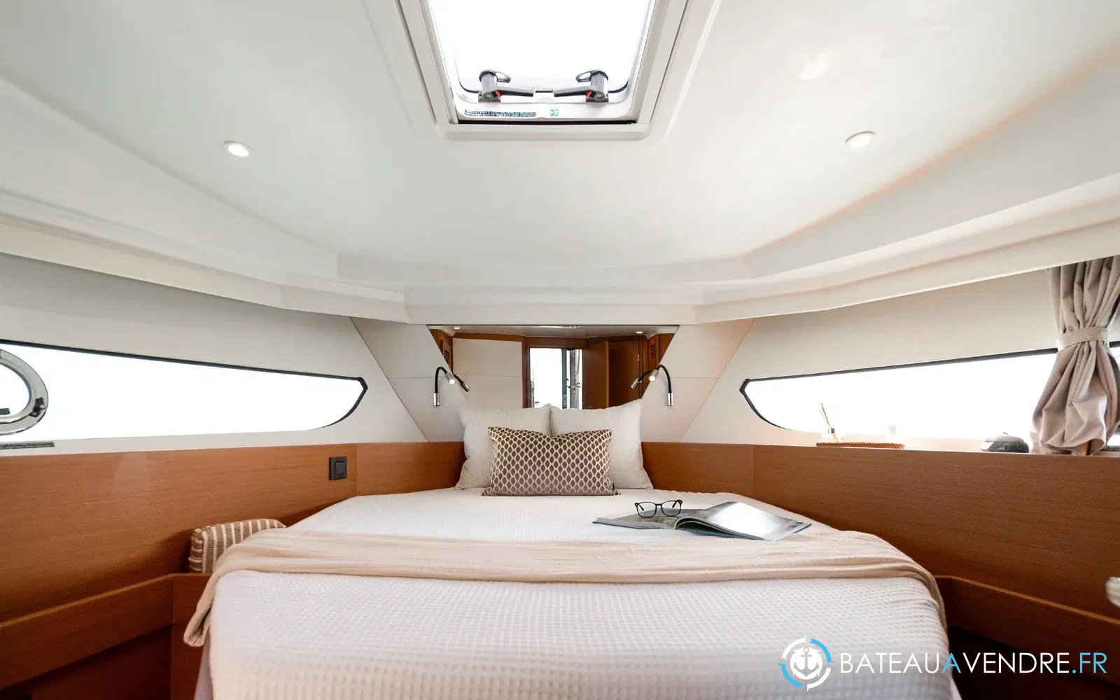 slider 10 Beneteau Swift Trawler 37 Fly