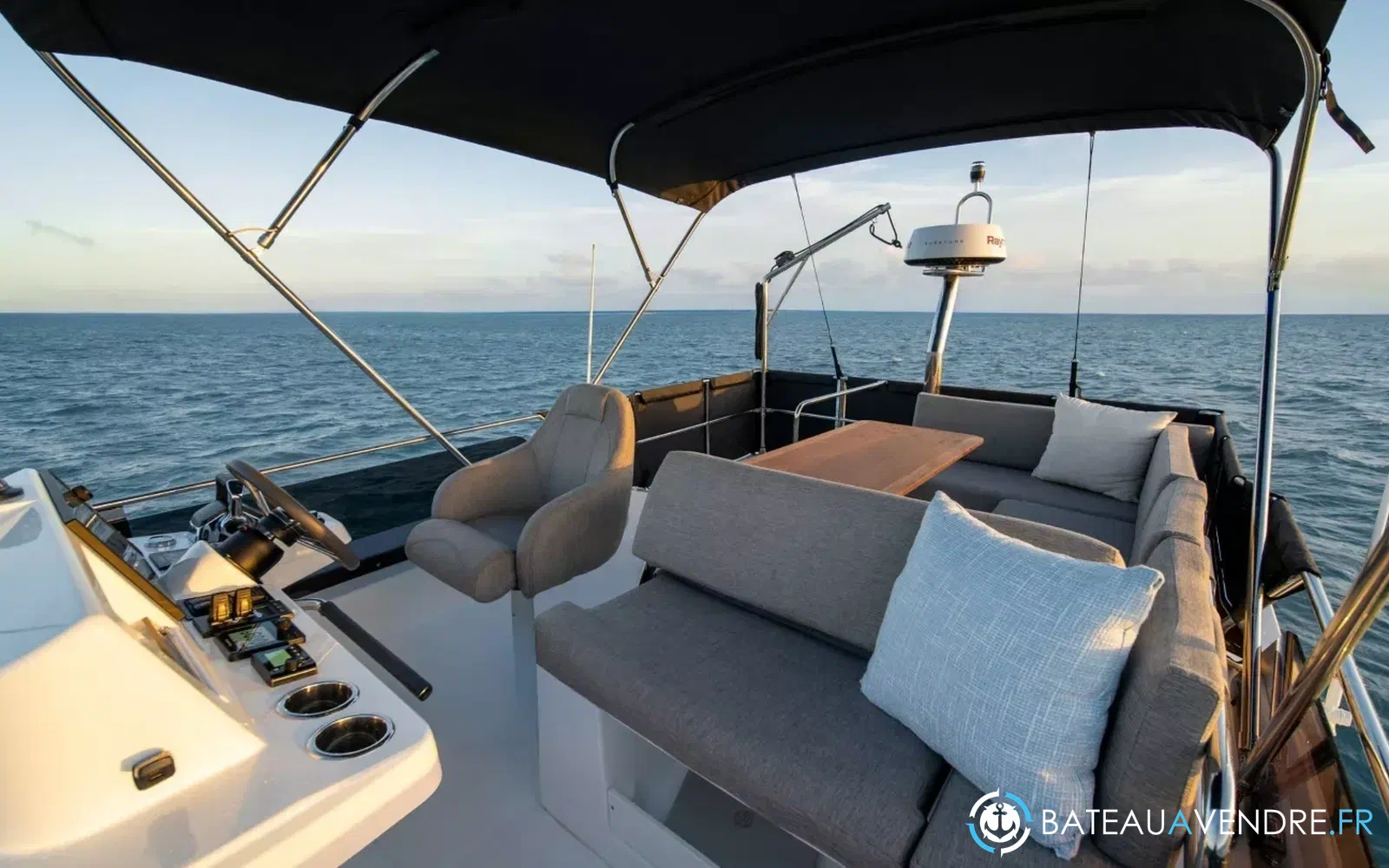slider 3 Beneteau Swift Trawler 37 Fly