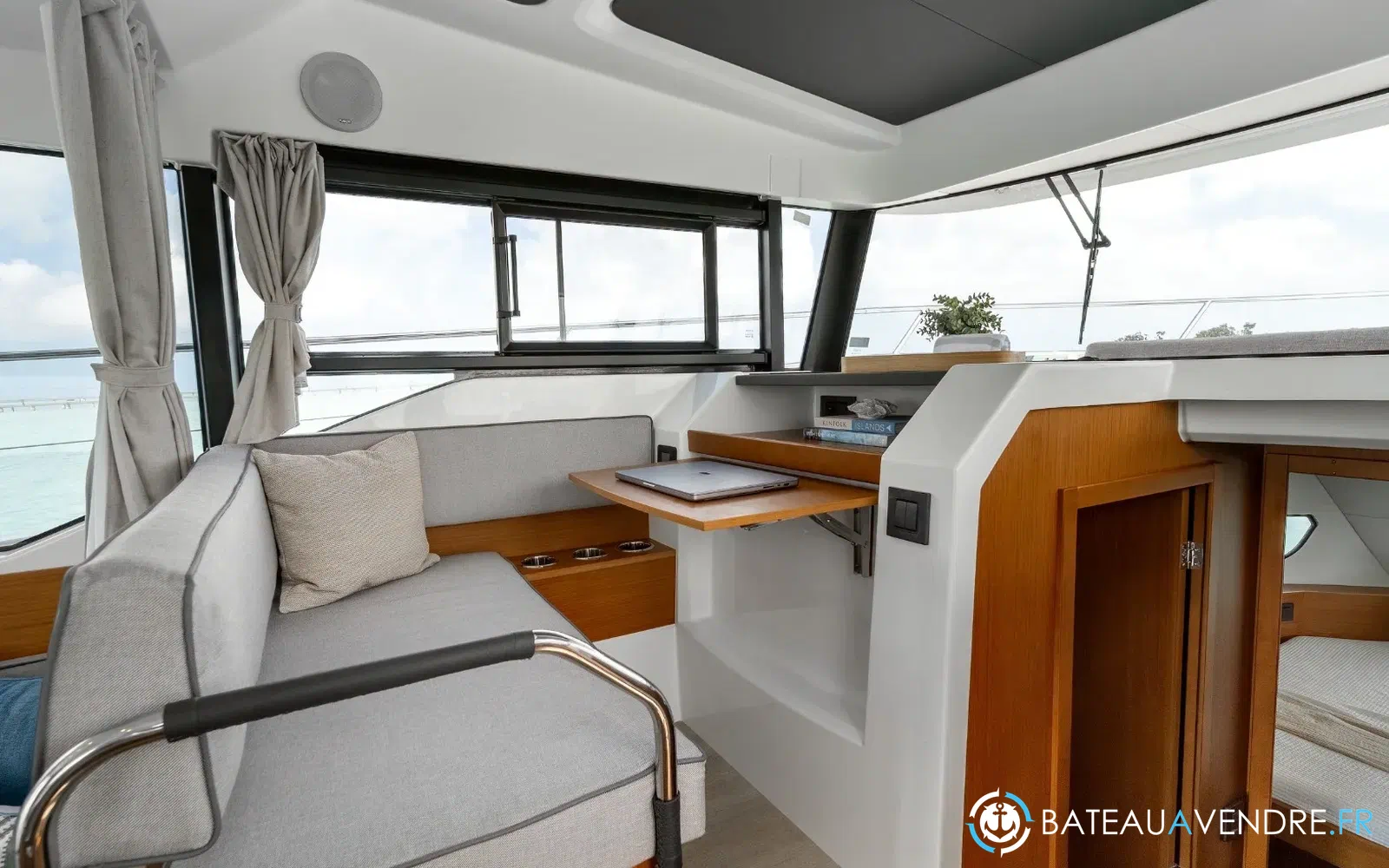 slider 8 Beneteau Swift Trawler 37 Fly