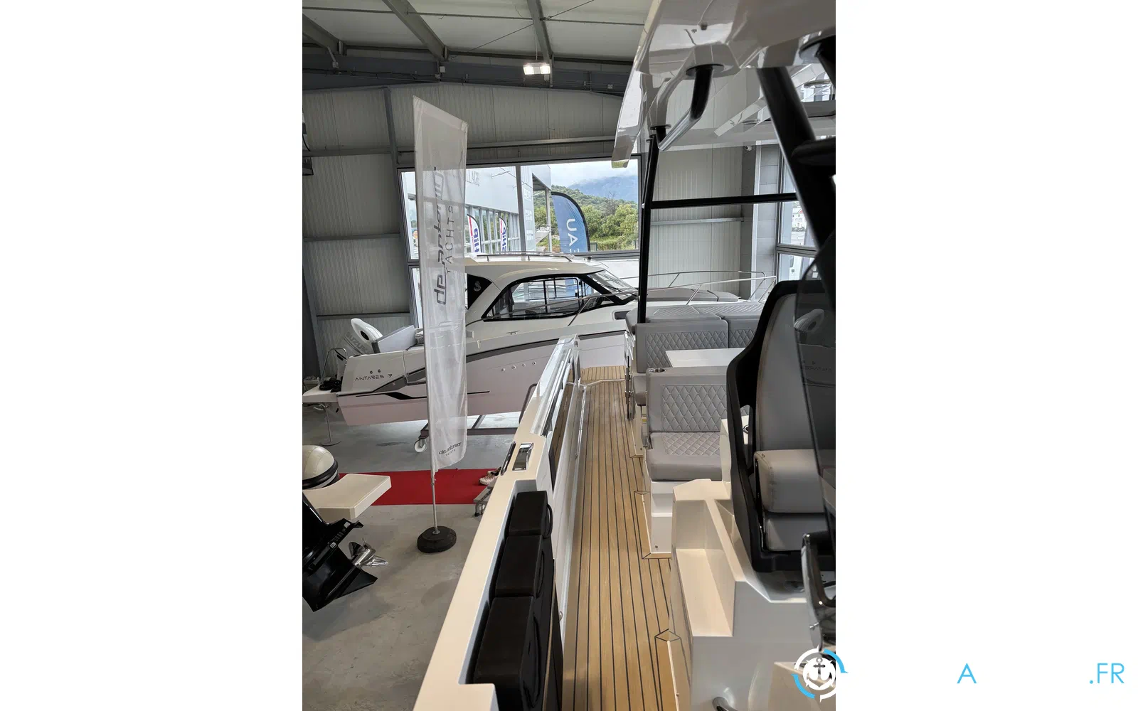 slider 12 De Antonio Yachts D32