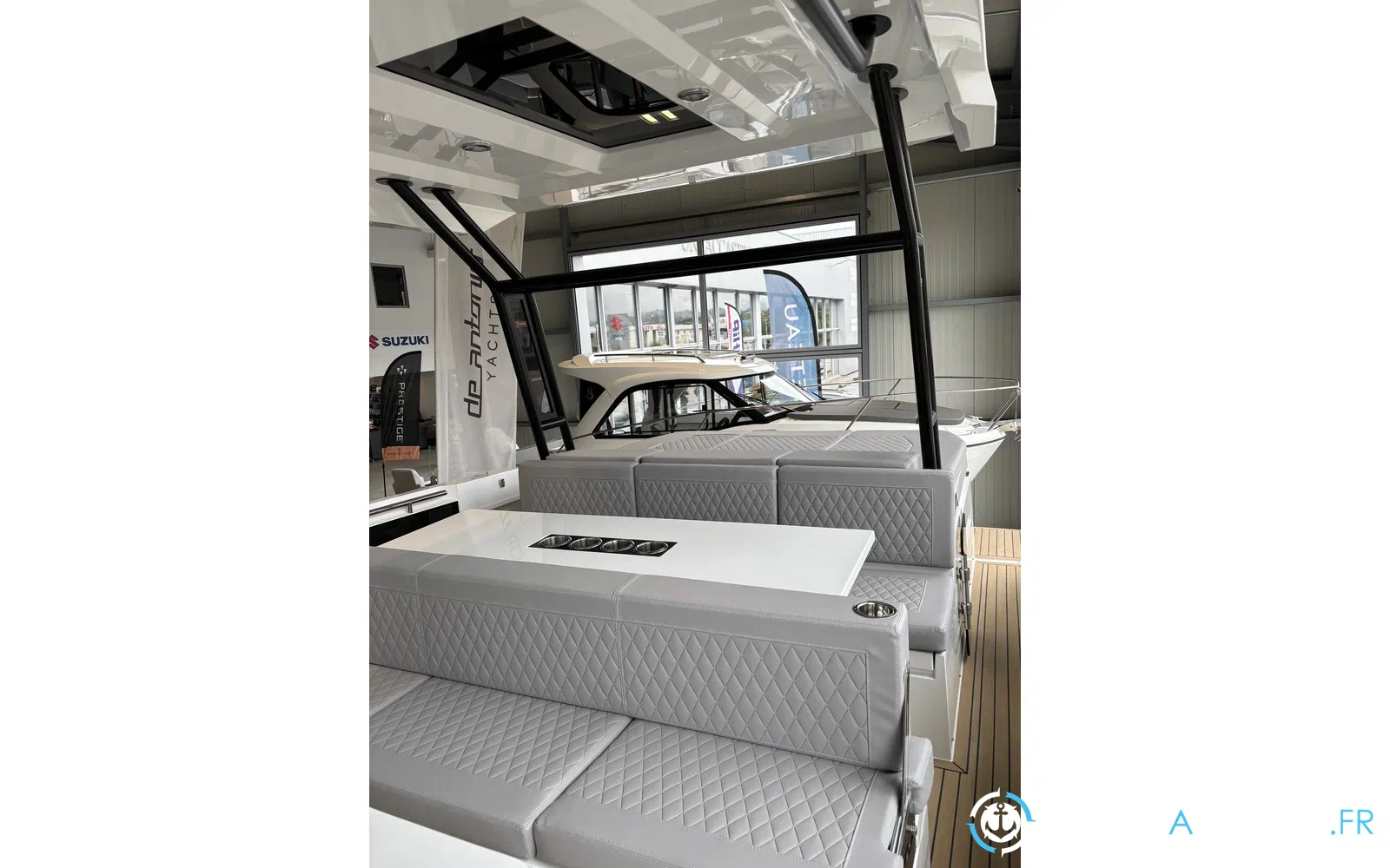 slider 17 De Antonio Yachts D32