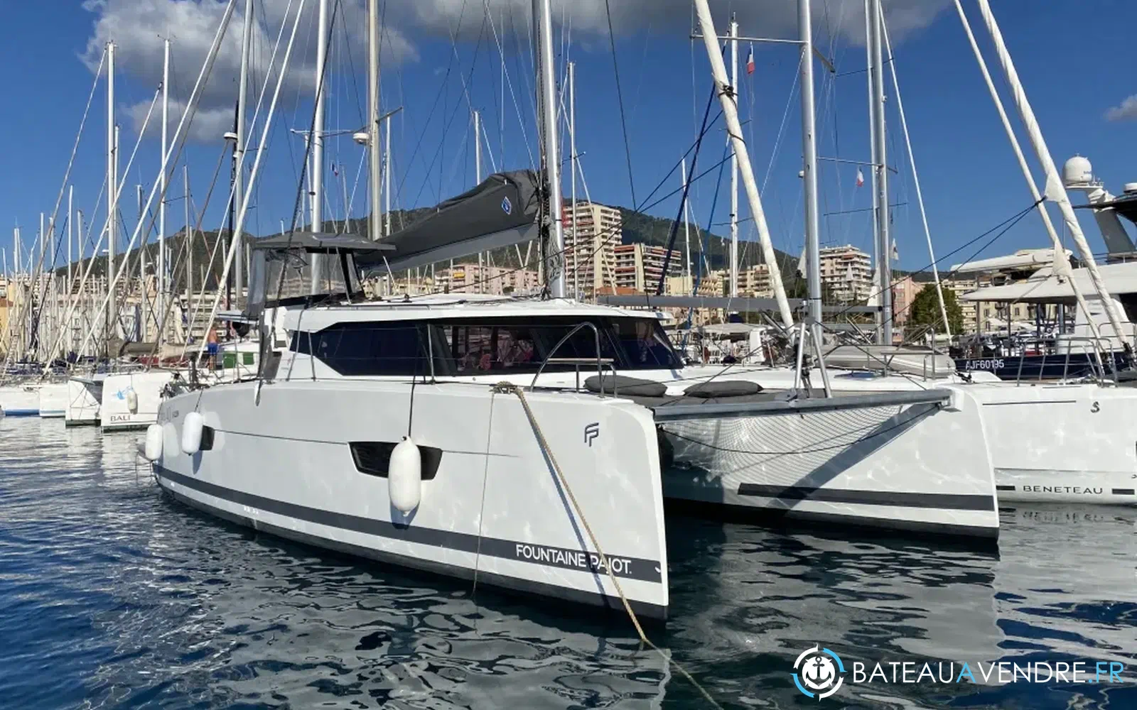slider 0 Fountaine Pajot Isla 40