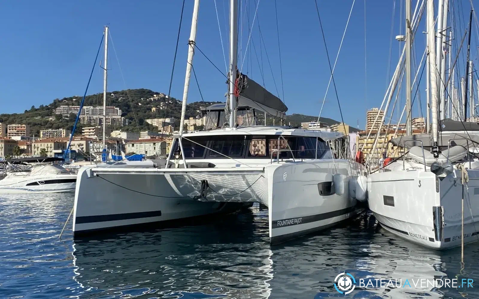 slider 10 Fountaine Pajot Isla 40