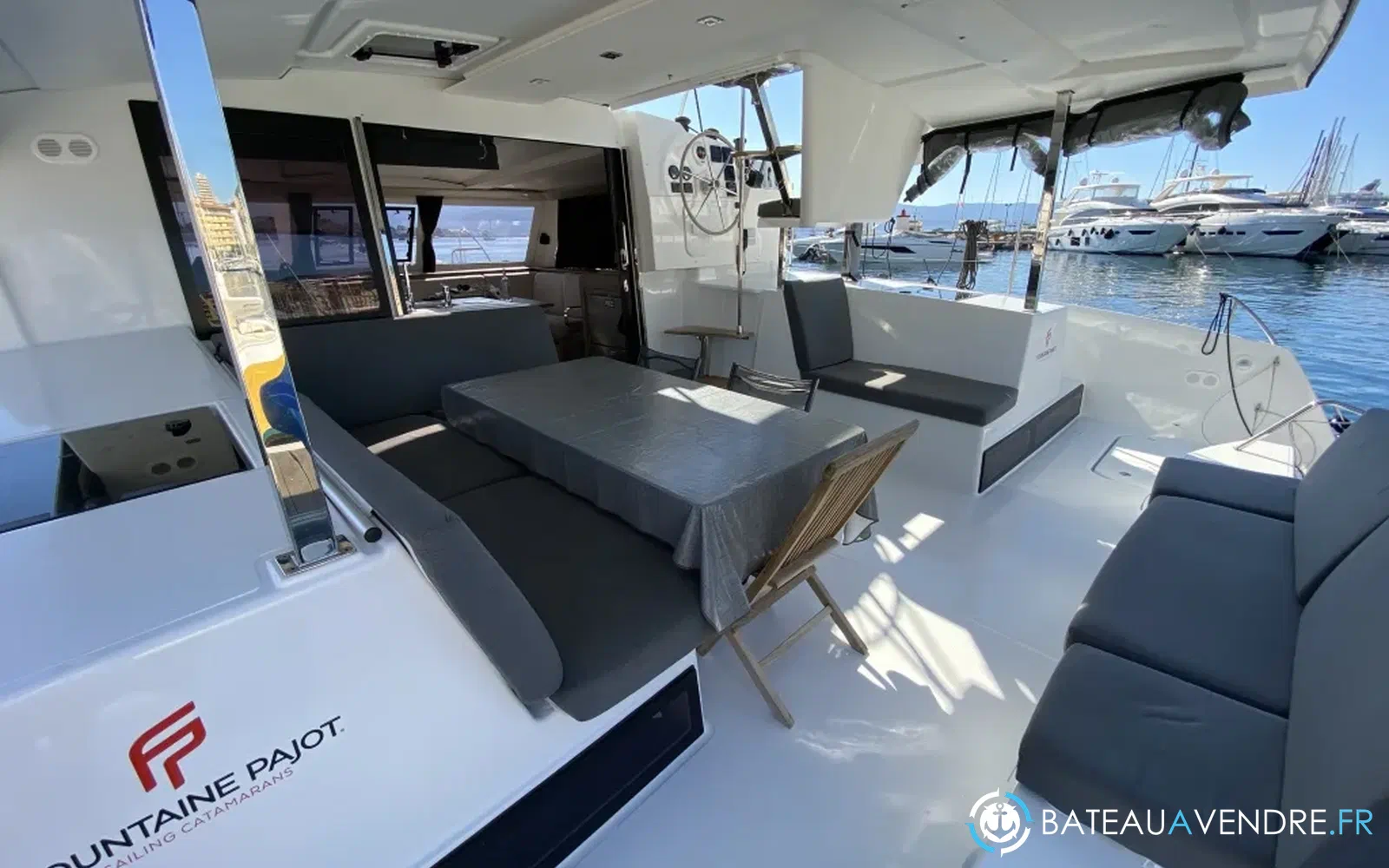 slider 11 Fountaine Pajot Isla 40