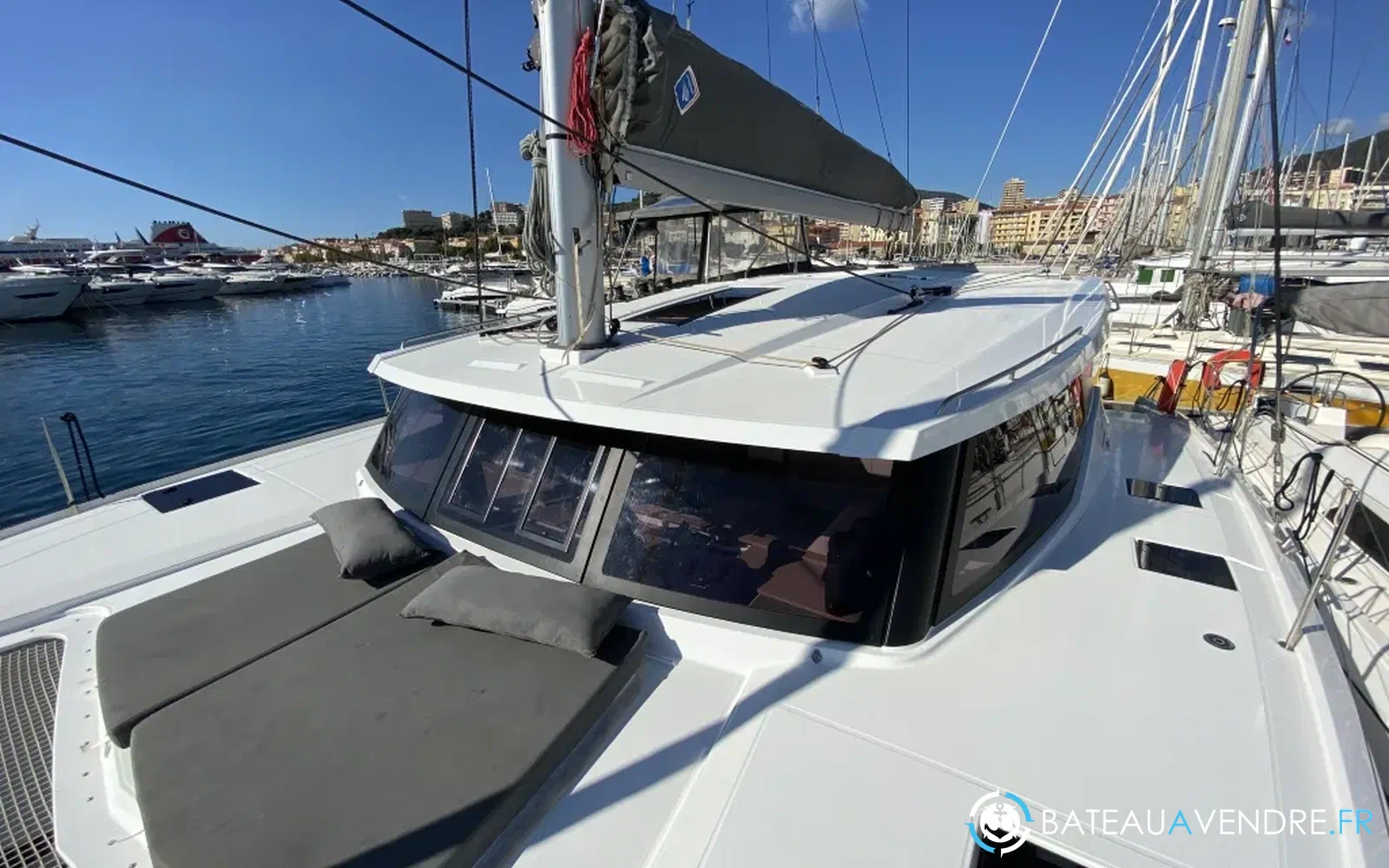 slider 12 Fountaine Pajot Isla 40