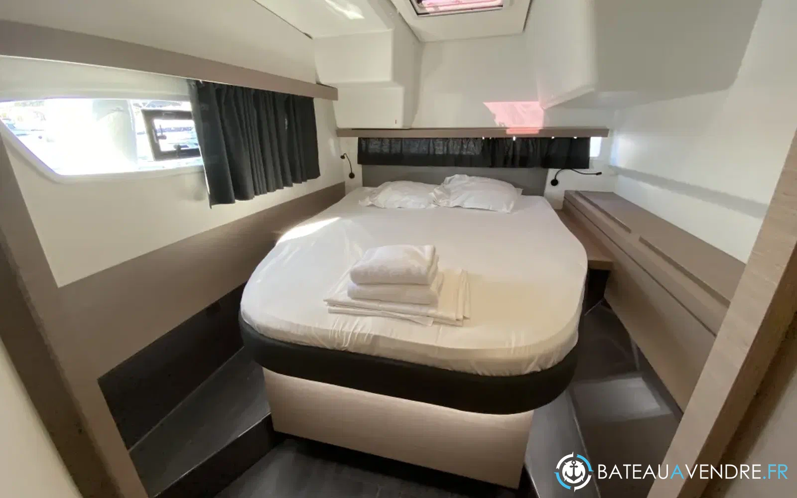 slider 16 Fountaine Pajot Isla 40