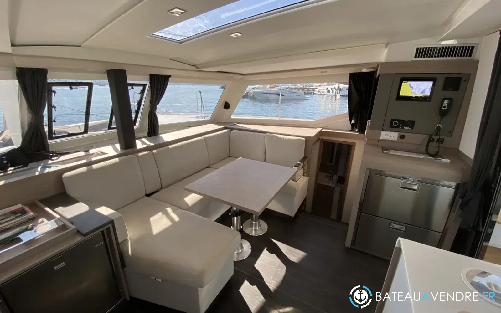 slider 2 Fountaine Pajot Isla 40