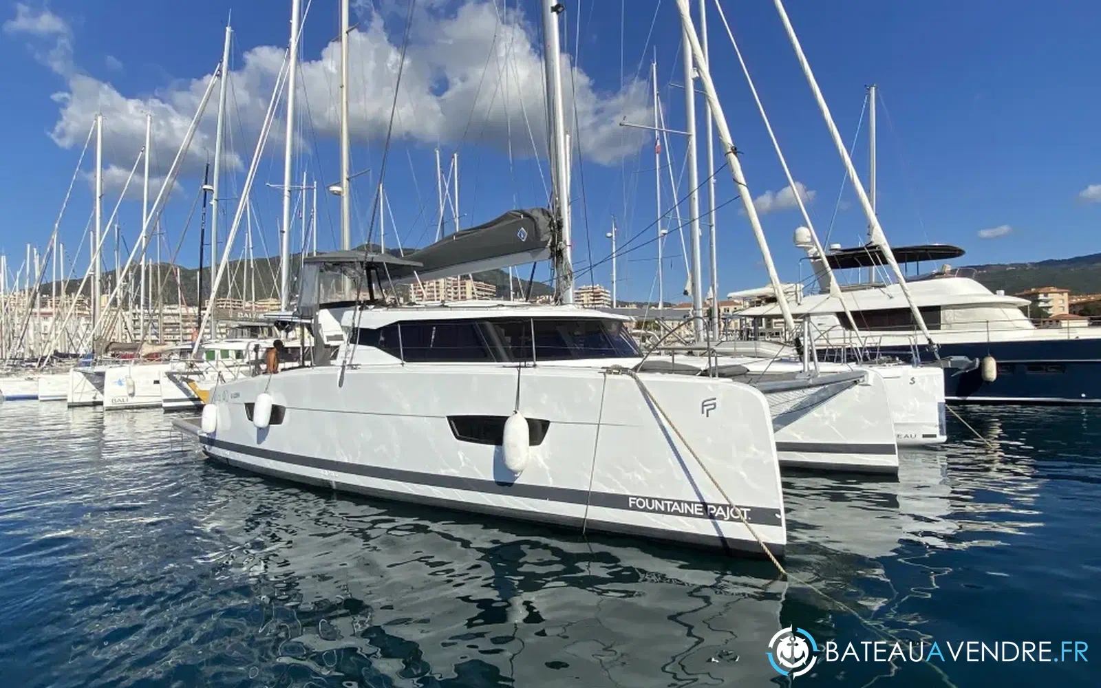 slider 4 Fountaine Pajot Isla 40