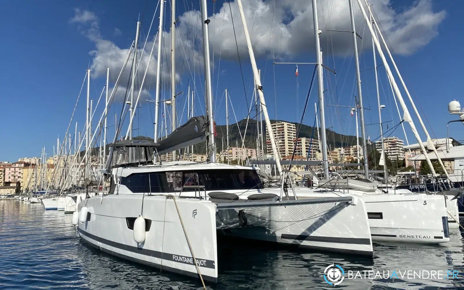 slider 6 Fountaine Pajot Isla 40