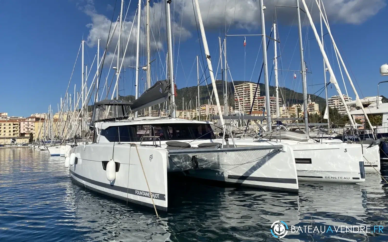 slider 7 Fountaine Pajot Isla 40