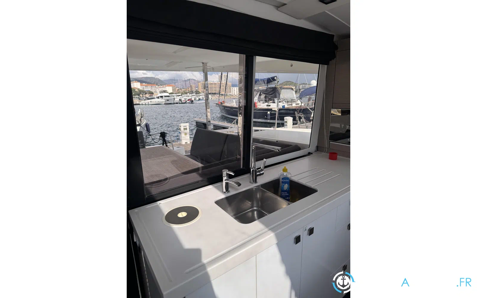 slider 10 Fountaine Pajot Lucia 40