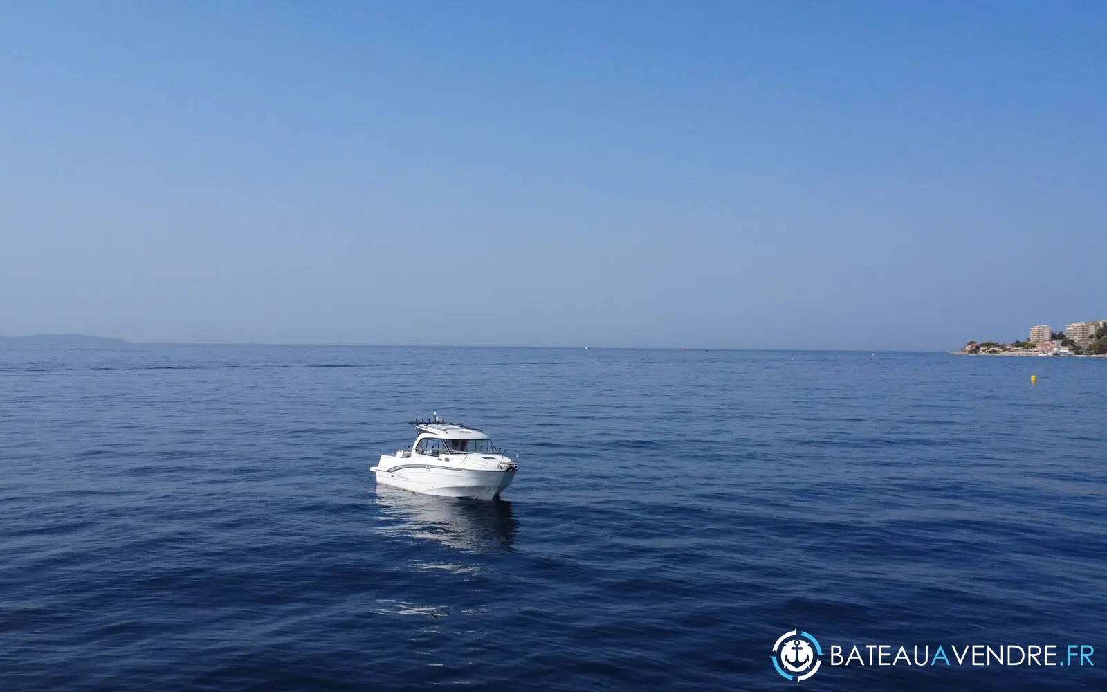 slider 1 Beneteau Antares 8 Fishing