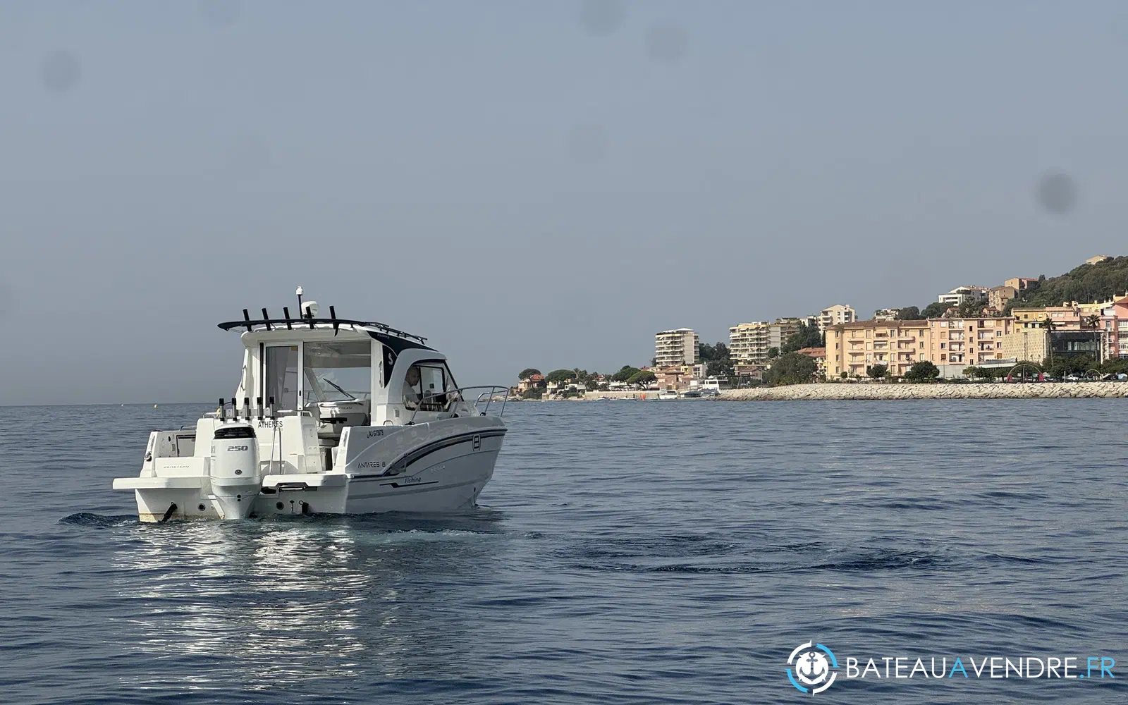 slider 20 Beneteau Antares 8 Fishing