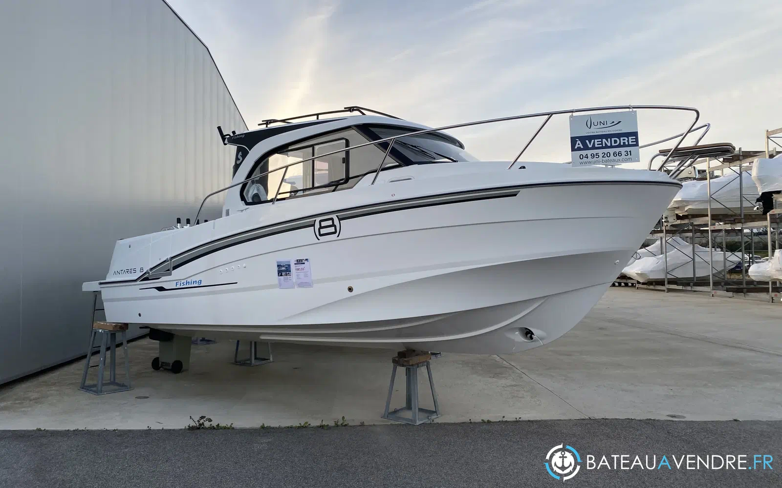 slider 23 Beneteau Antares 8 Fishing