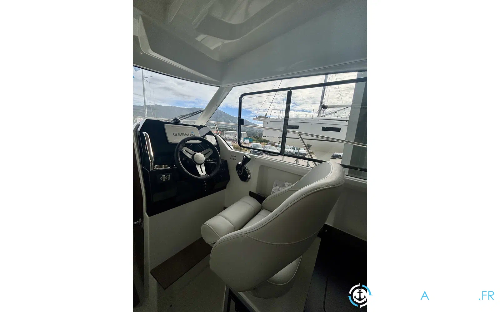 slider 28 Beneteau Antares 8 Fishing
