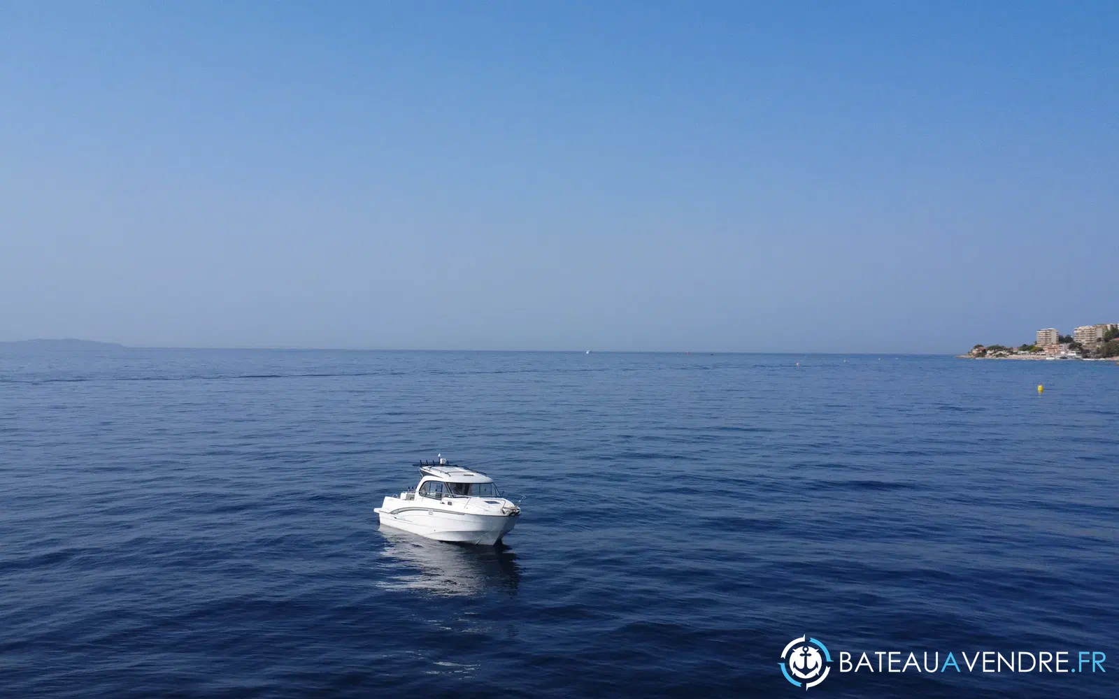 slider 2 Beneteau Antares 8 Fishing