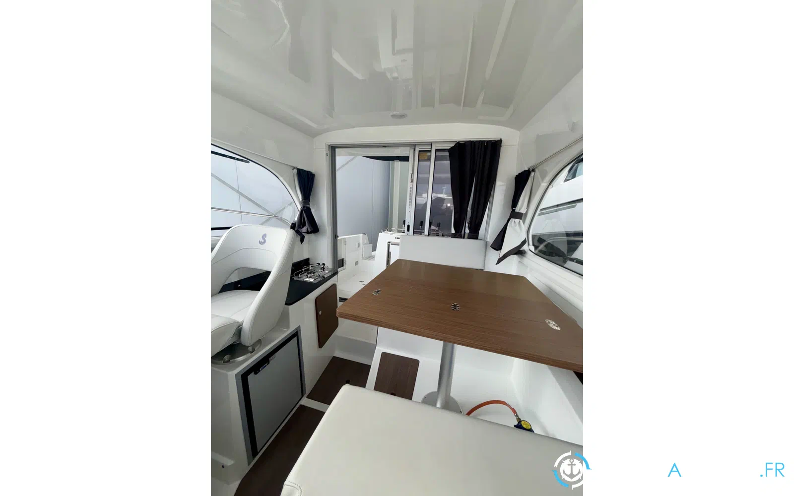 slider 30 Beneteau Antares 8 Fishing