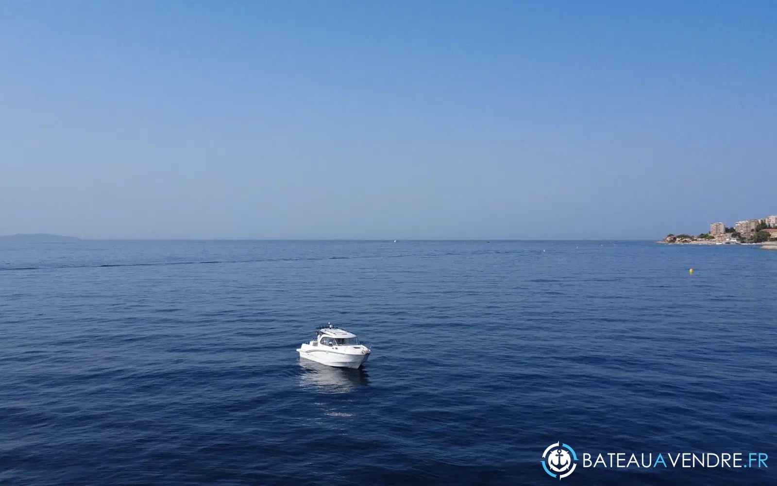 slider 3 Beneteau Antares 8 Fishing