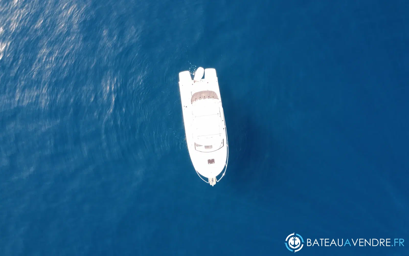slider 4 Beneteau Antares 8 Fishing