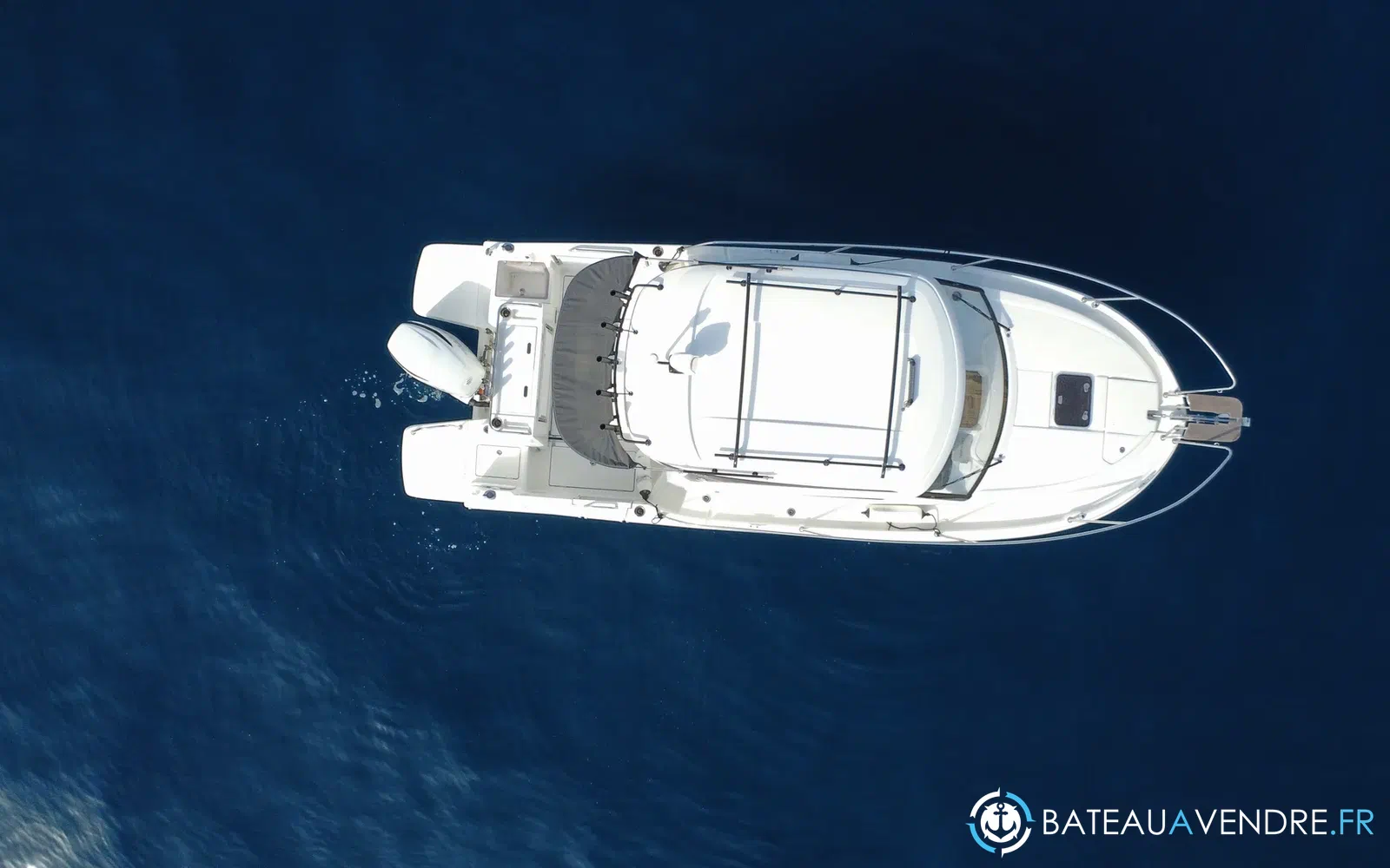 slider 5 Beneteau Antares 8 Fishing