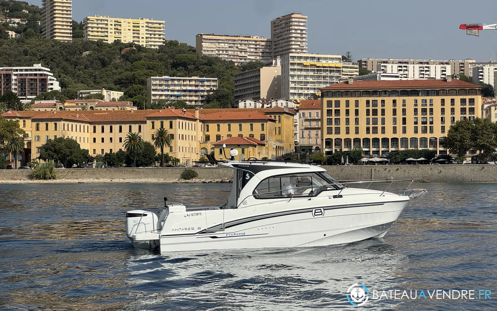 slider 8 Beneteau Antares 8 Fishing