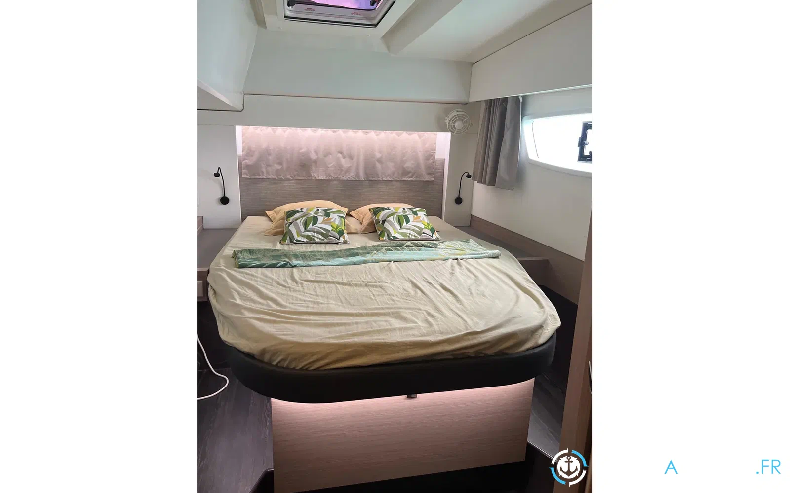 slider 25 Fountaine Pajot Astrea 42