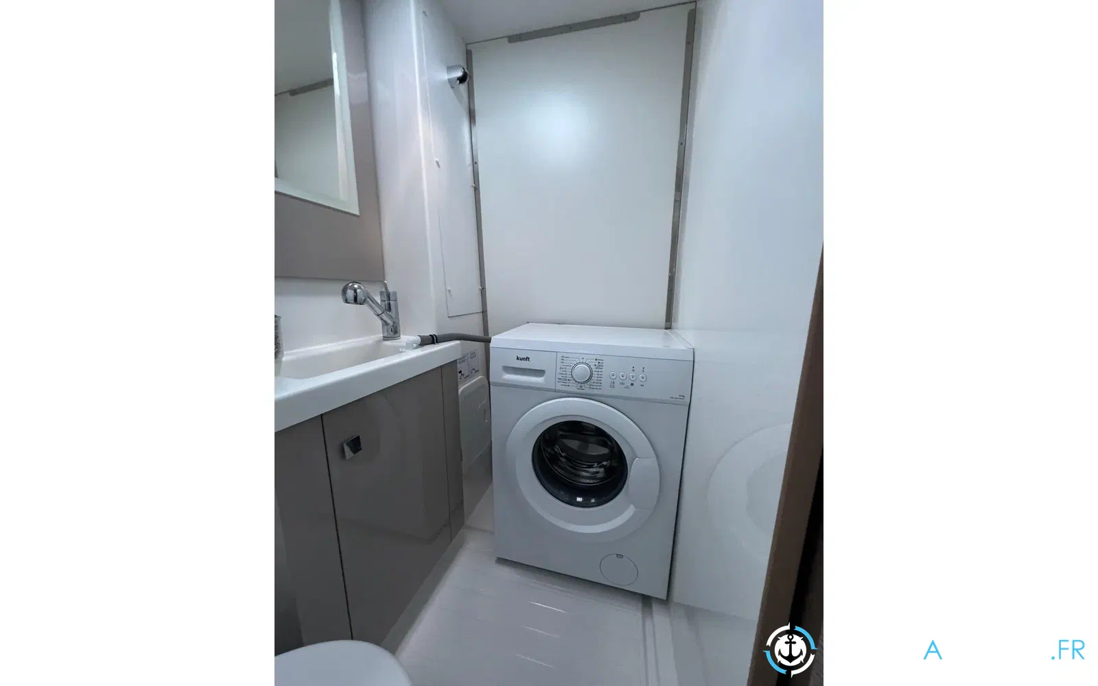 slider 27 Fountaine Pajot Astrea 42