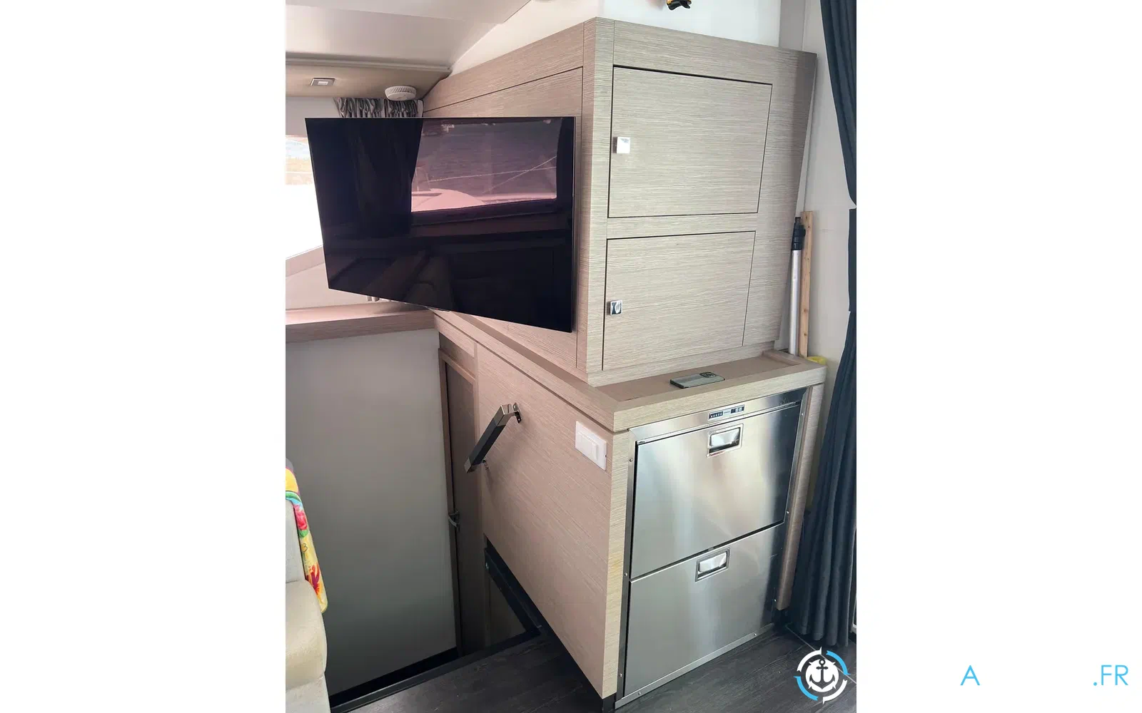 slider 31 Fountaine Pajot Astrea 42