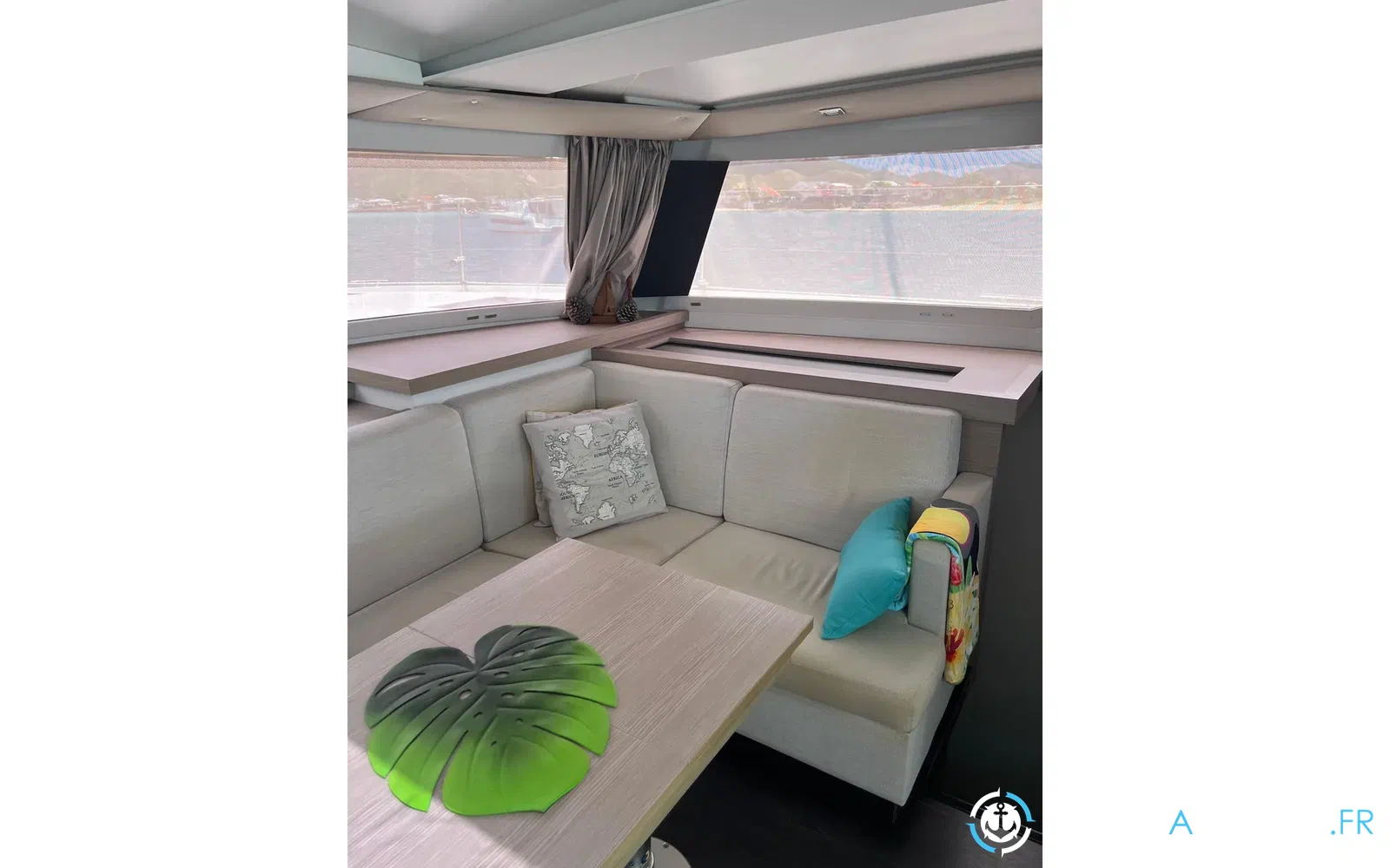 slider 32 Fountaine Pajot Astrea 42