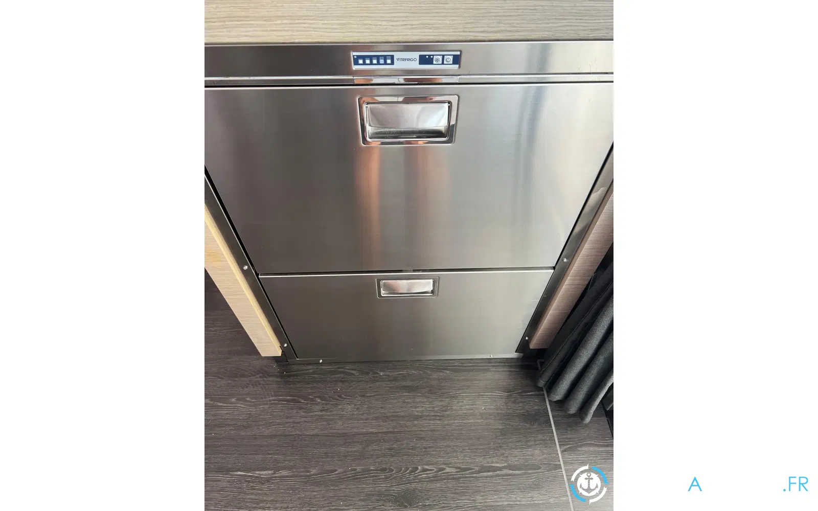 slider 33 Fountaine Pajot Astrea 42