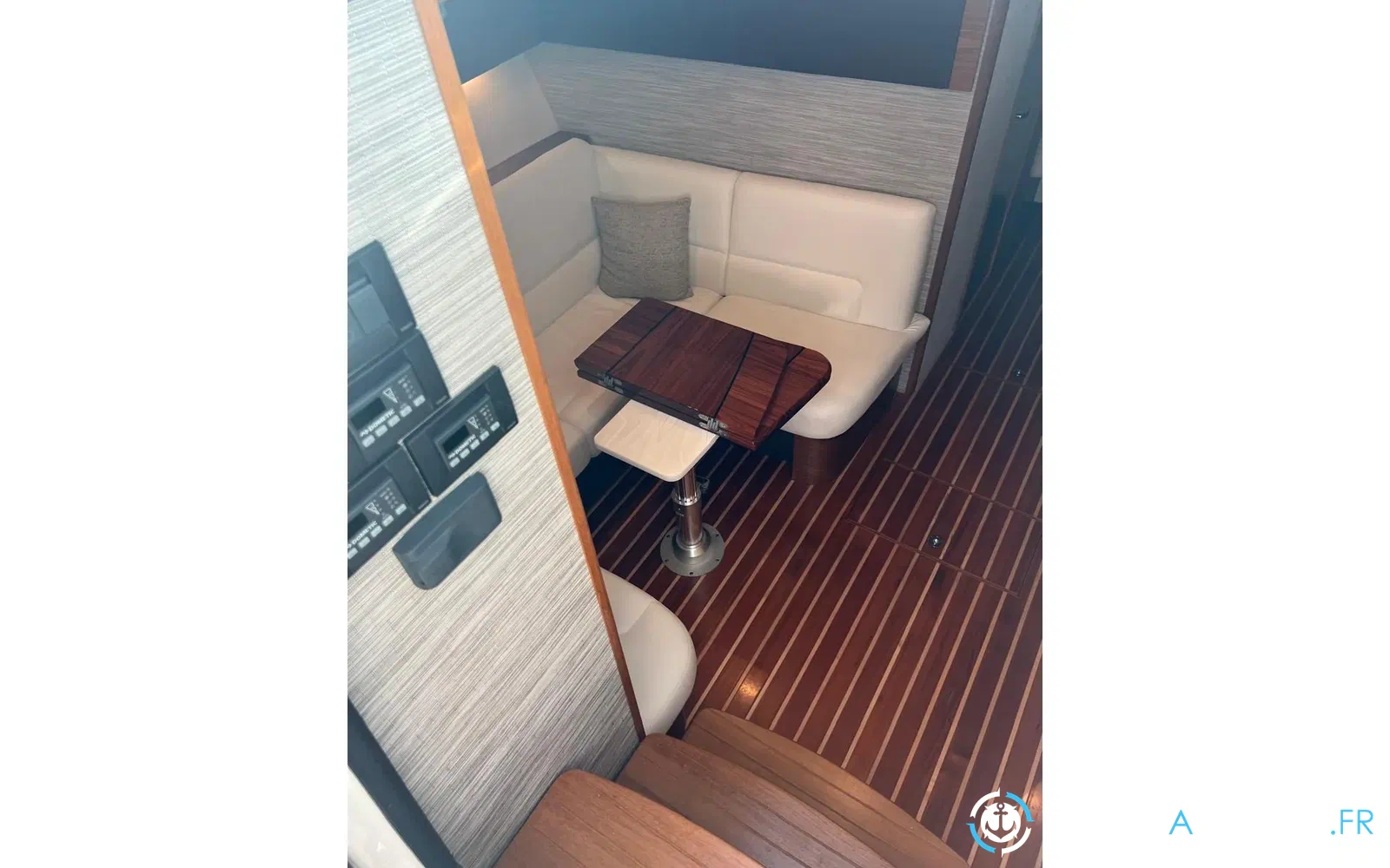 slider 29 Tiara 43 Open