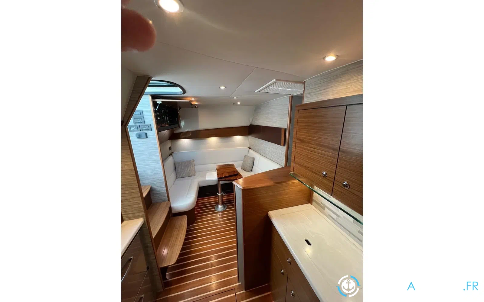 slider 34 Tiara 43 Open