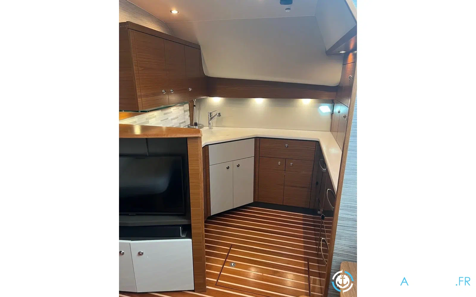 slider 36 Tiara 43 Open