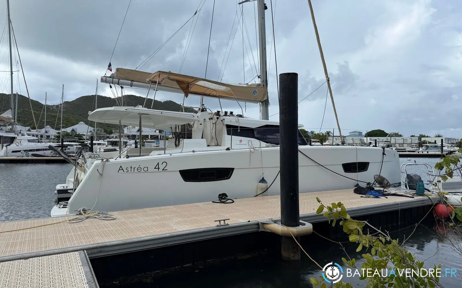 slider 1 Fountaine Pajot Astrea 42