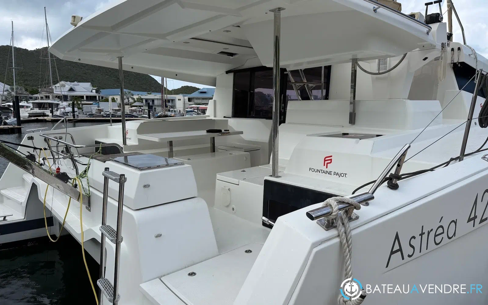 slider 2 Fountaine Pajot Astrea 42