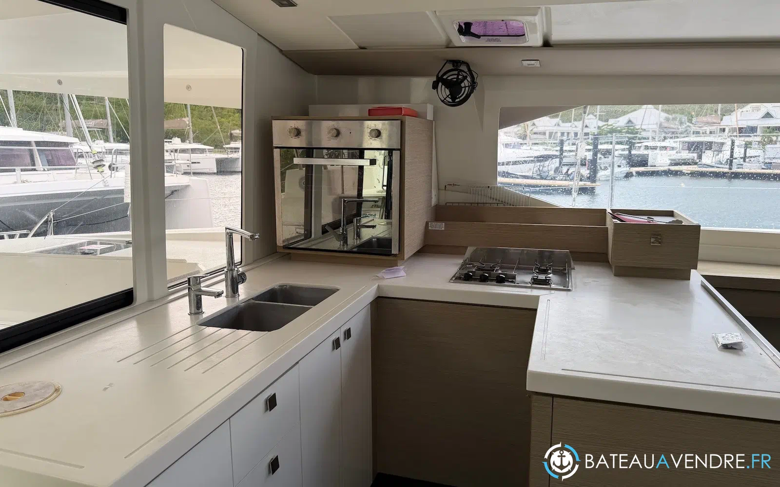 slider 31 Fountaine Pajot Astrea 42