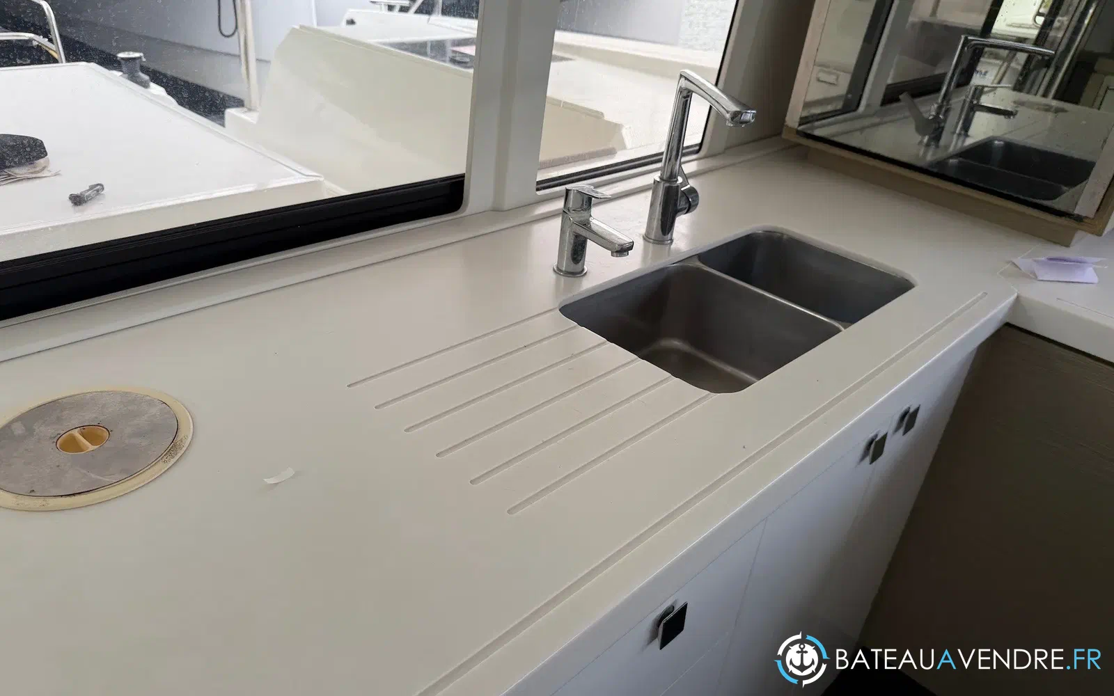 slider 32 Fountaine Pajot Astrea 42