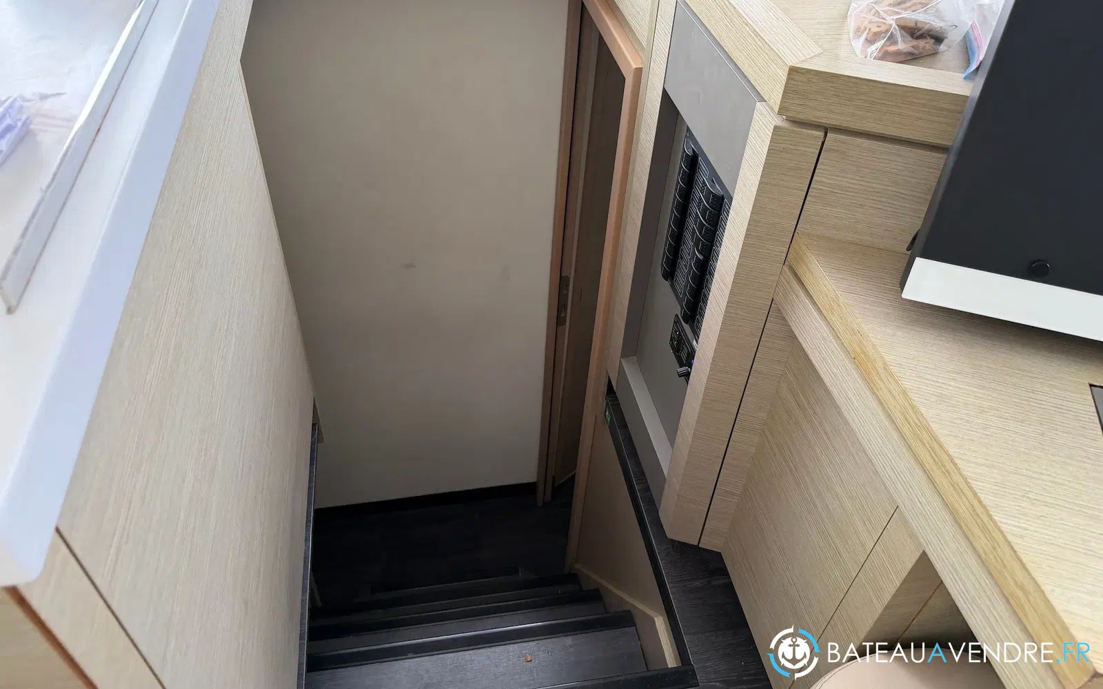 slider 34 Fountaine Pajot Astrea 42
