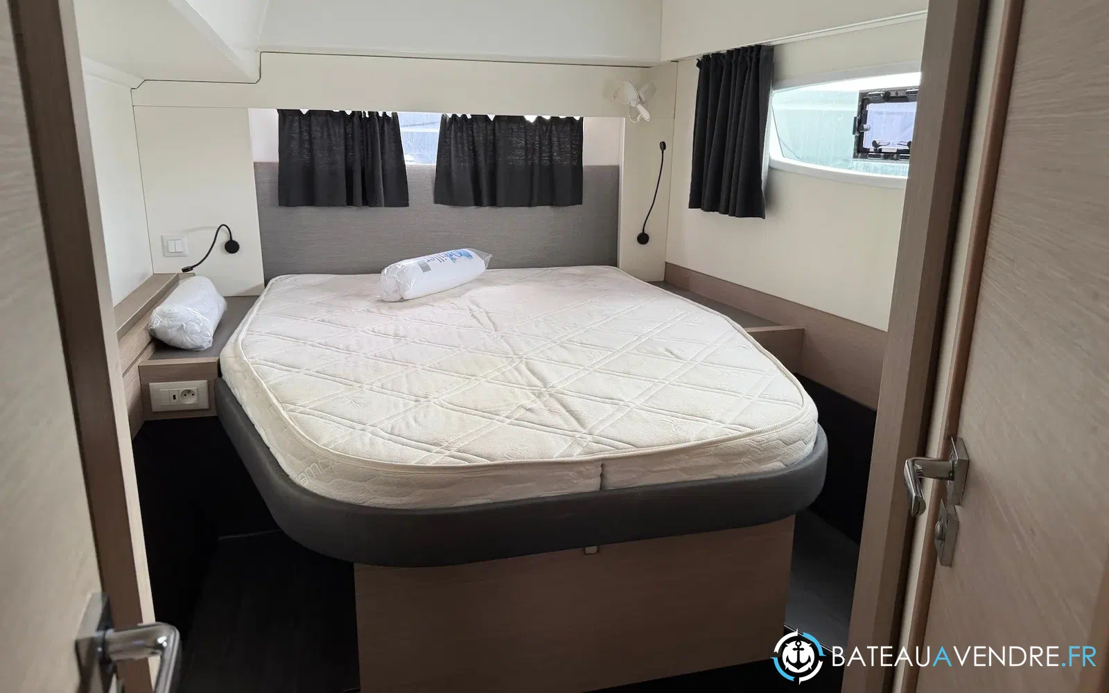 slider 35 Fountaine Pajot Astrea 42