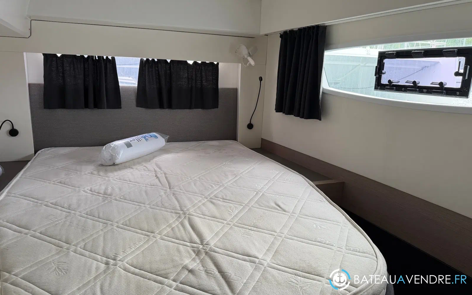slider 36 Fountaine Pajot Astrea 42