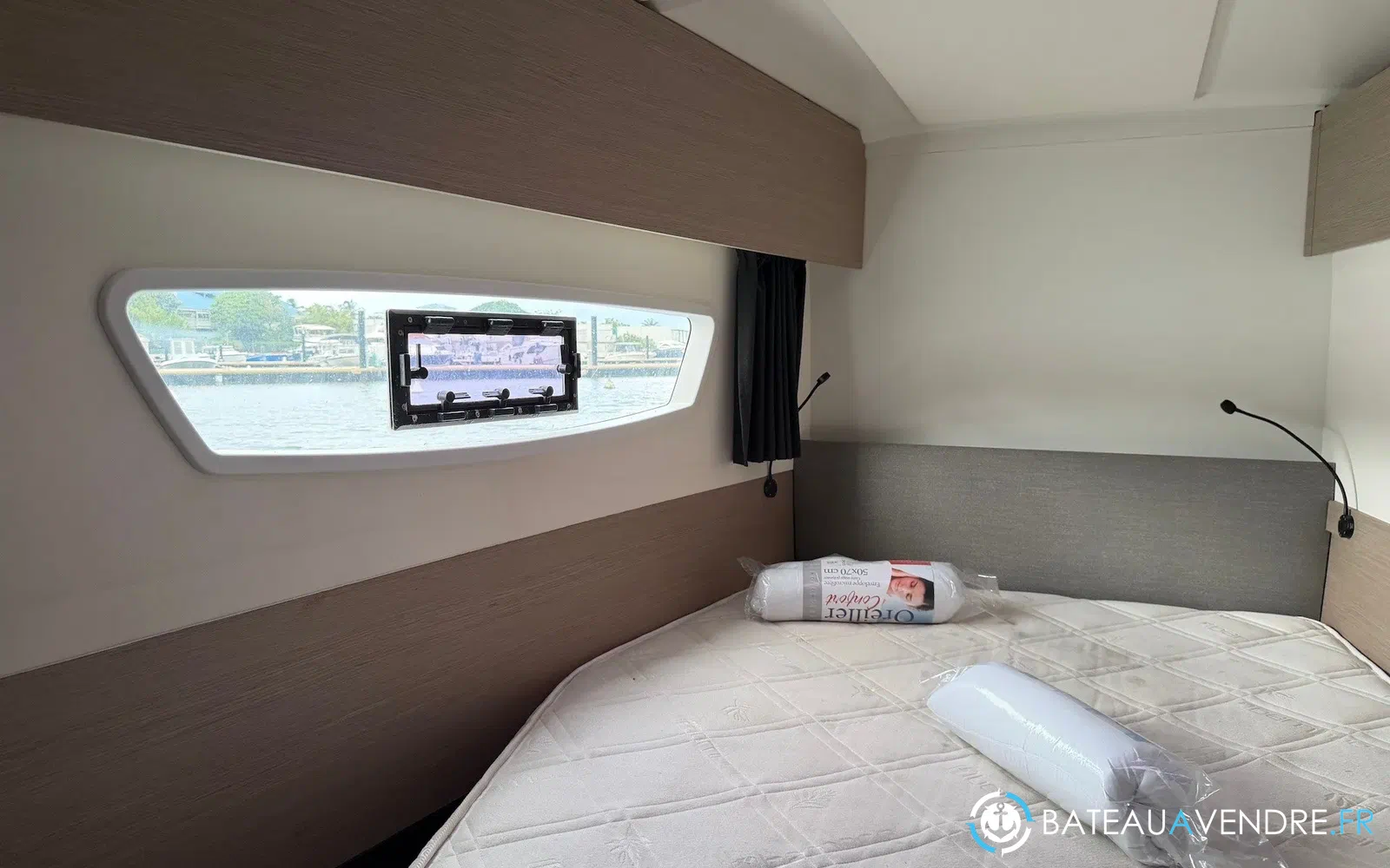 slider 40 Fountaine Pajot Astrea 42
