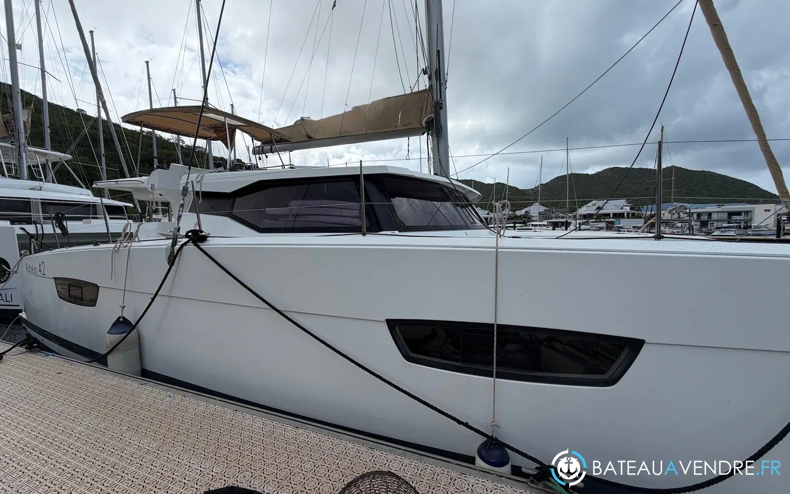 slider 4 Fountaine Pajot Astrea 42