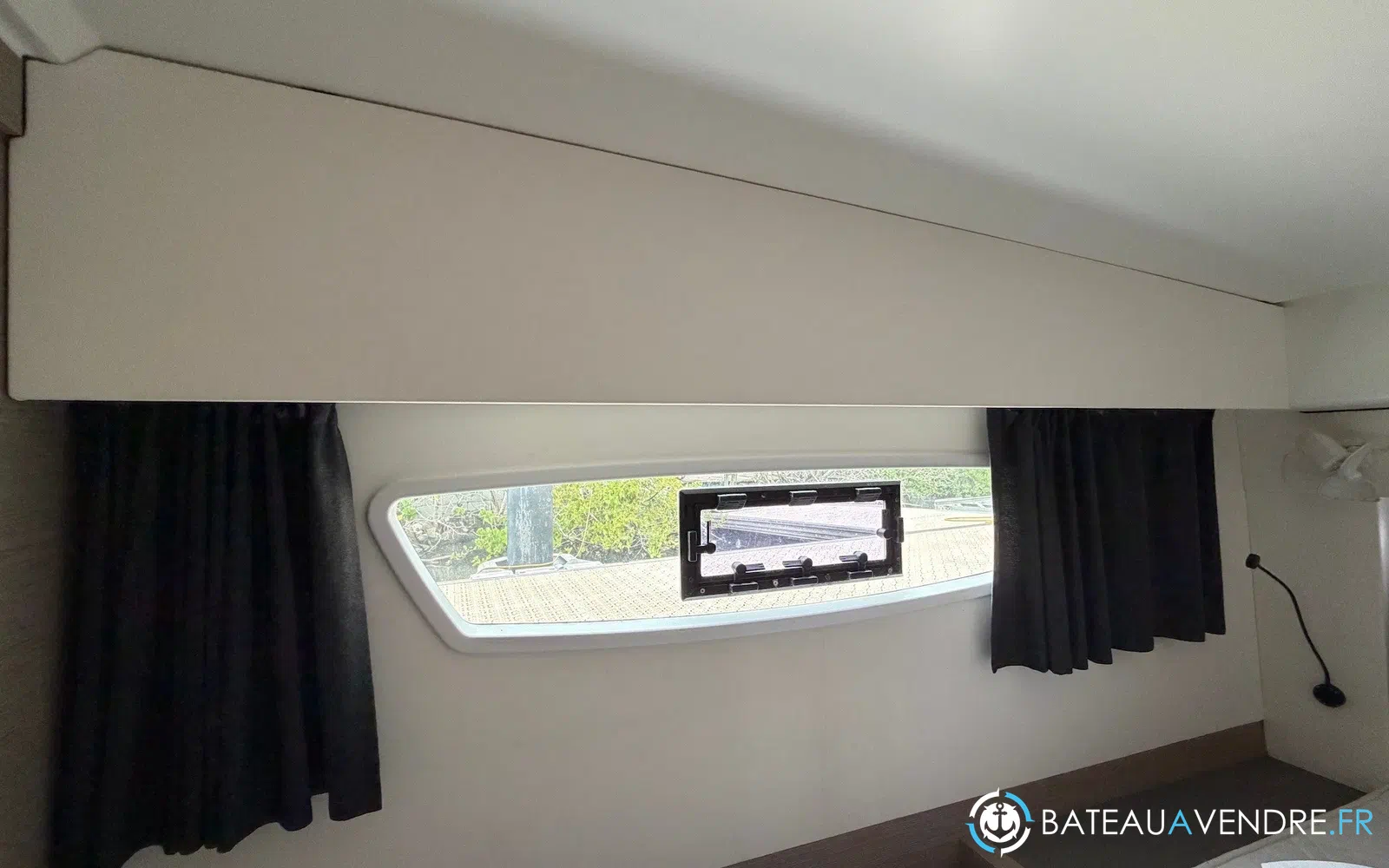 slider 53 Fountaine Pajot Astrea 42