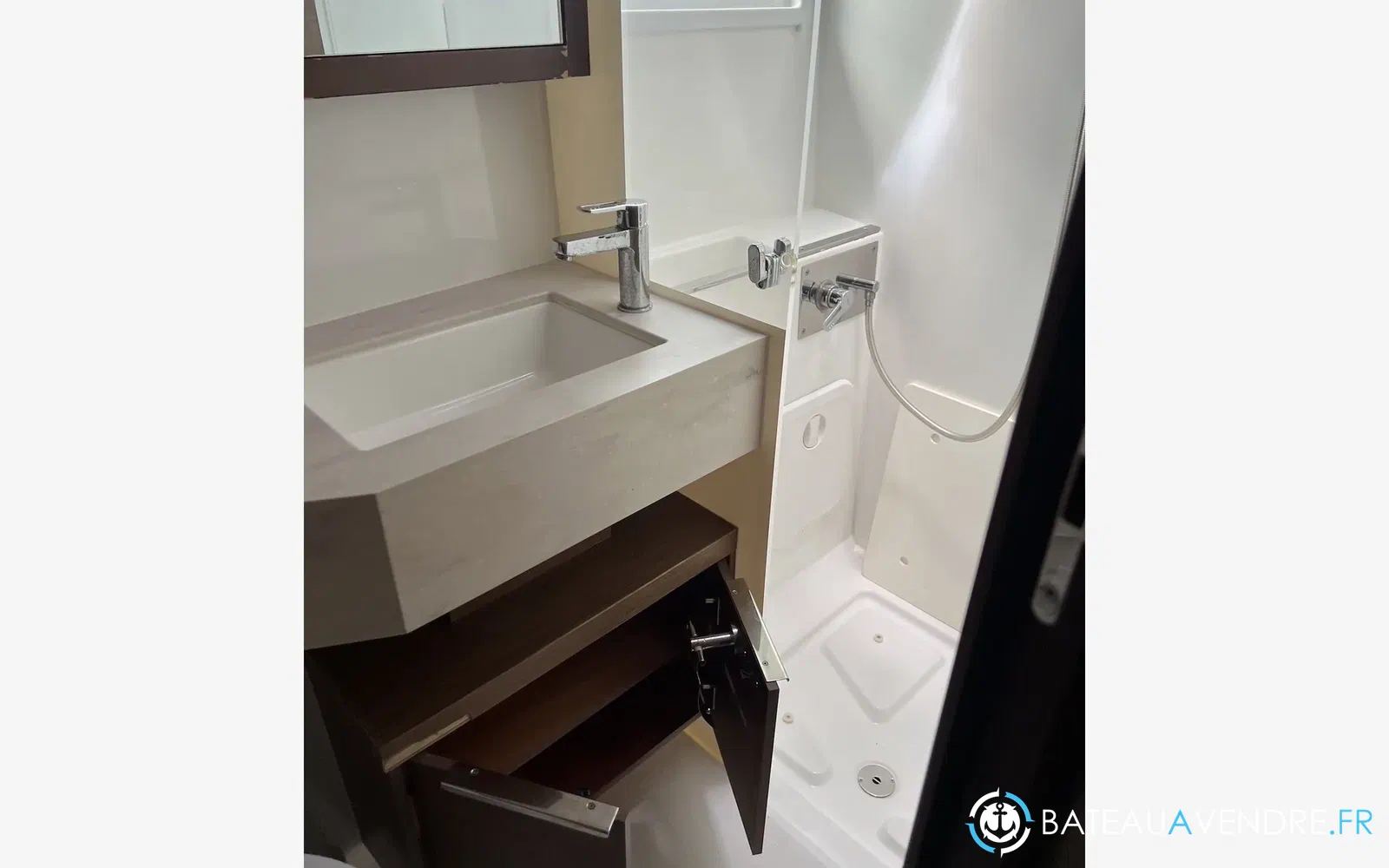 slider 38 Lagoon 46