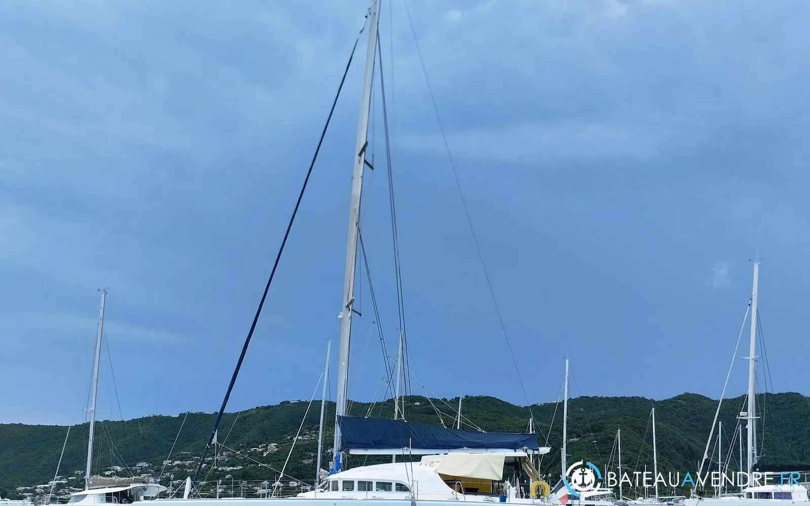 slider 0 Lagoon 570