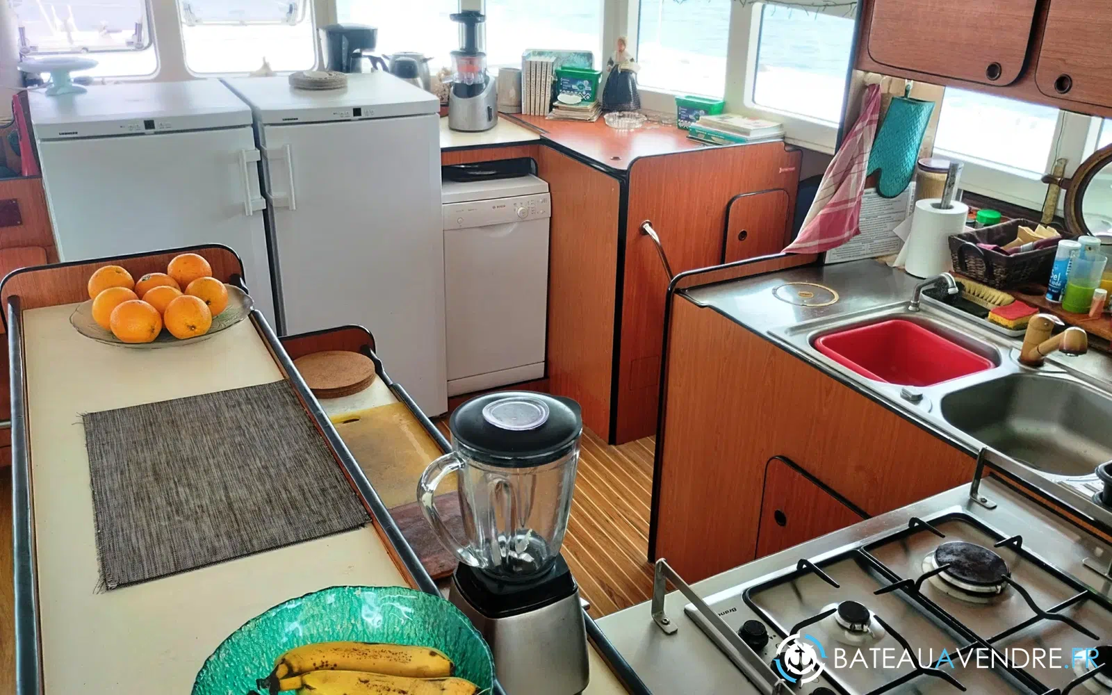 slider 33 Lagoon 570