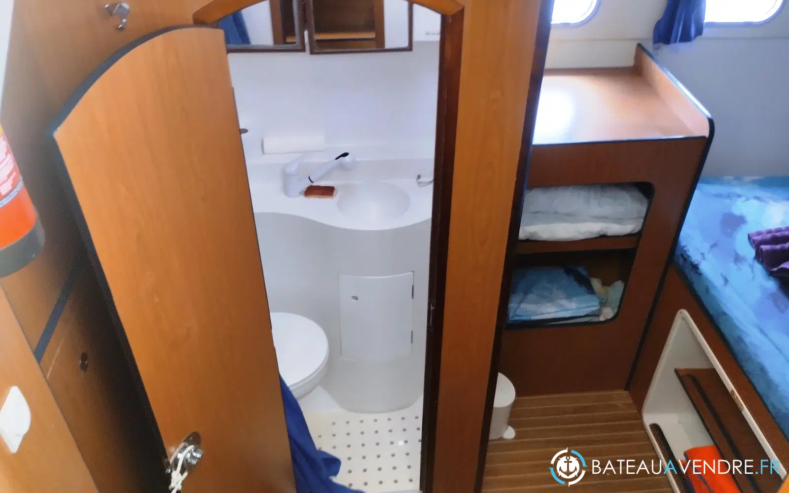 slider 43 Lagoon 570
