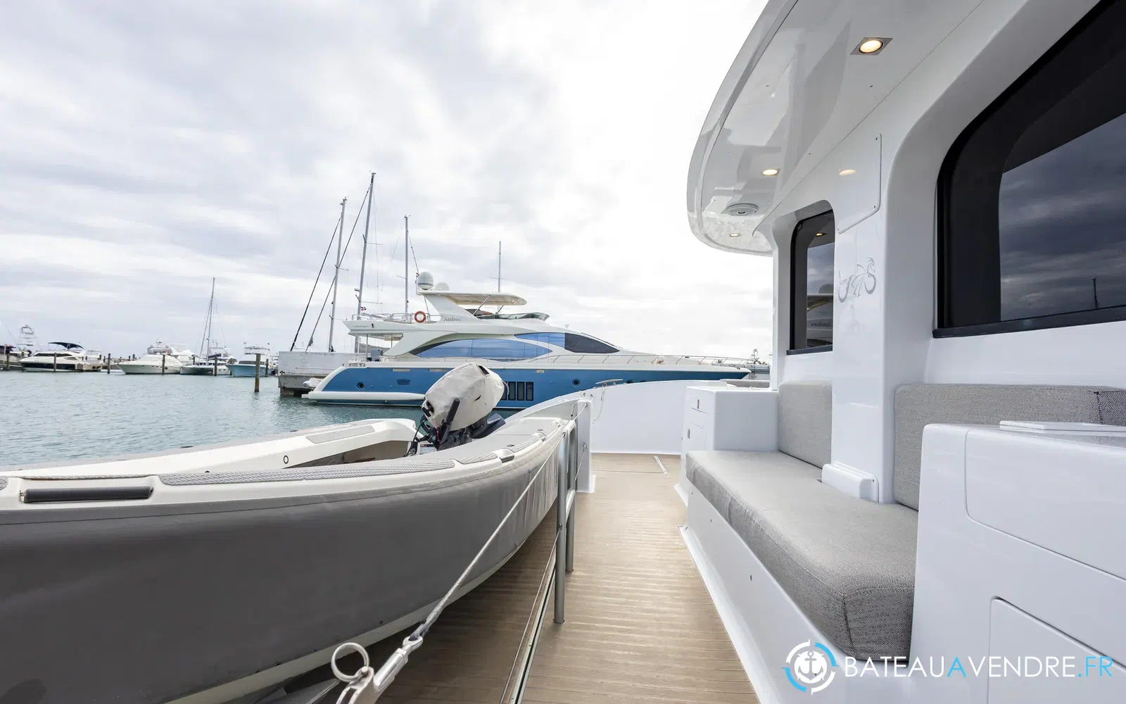 slider 14 Tag Yachting Tag 60