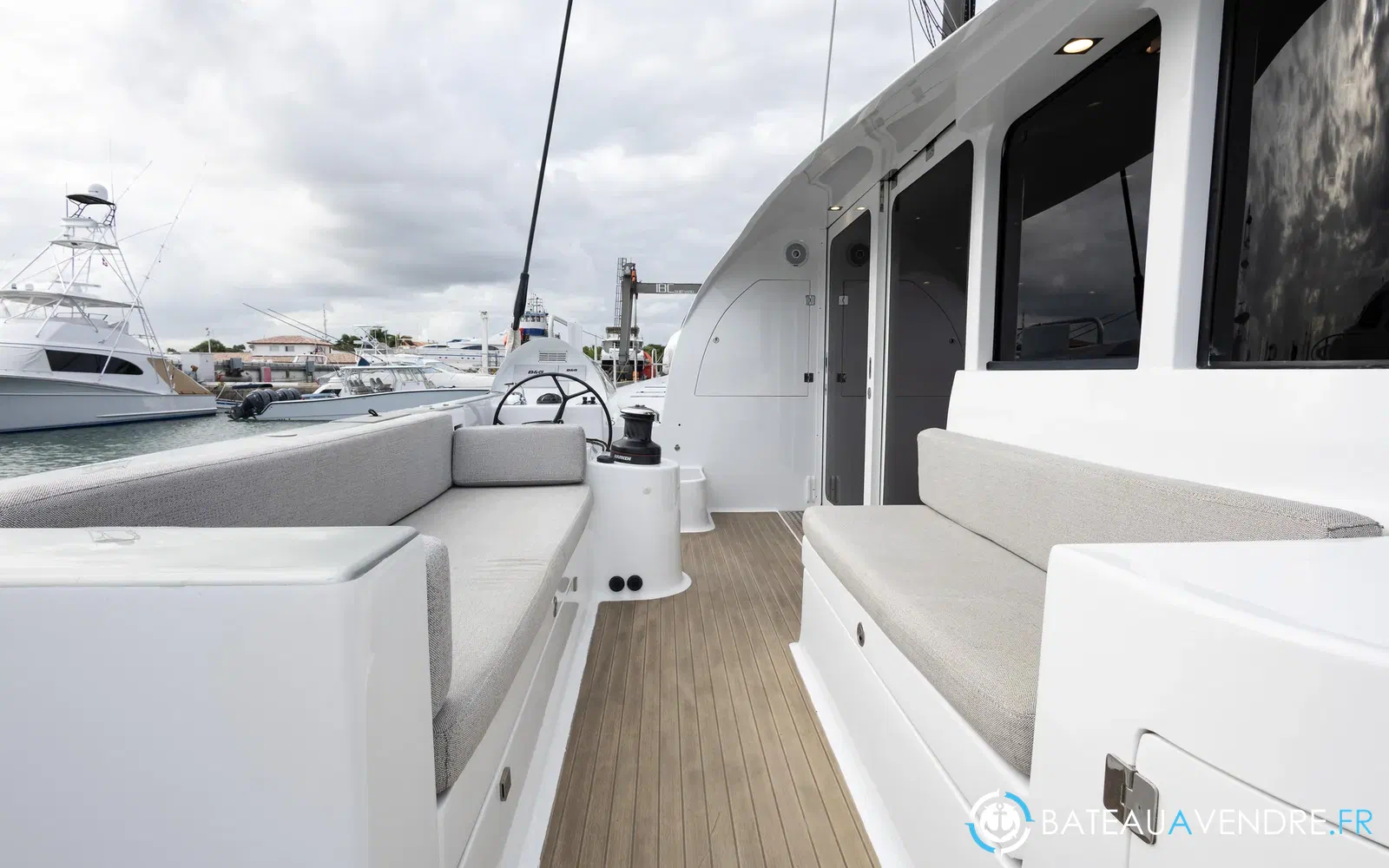 slider 18 Tag Yachting Tag 60