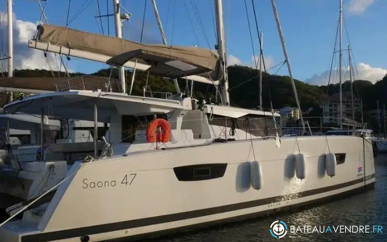 slider 0 Fountaine Pajot Saona 47